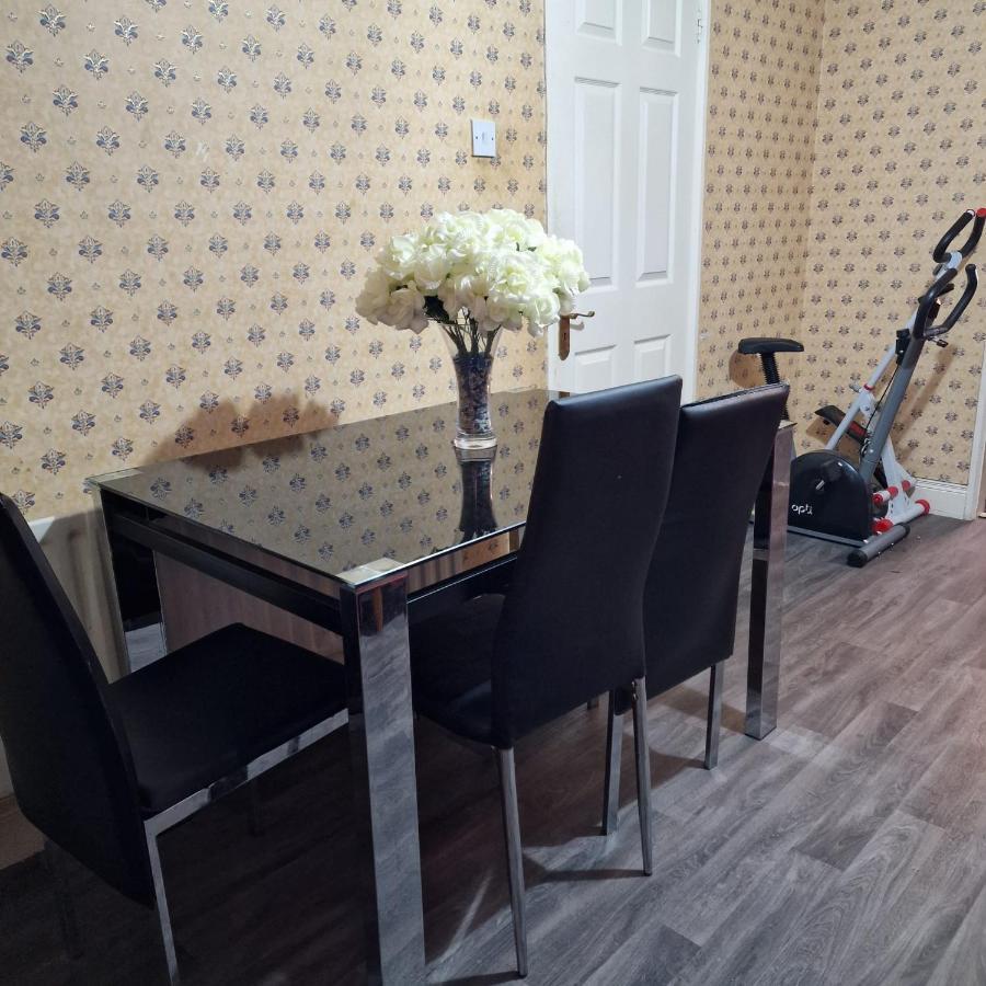 Females Only - Private Bedrooms In Dublin Lucan Exterior photo