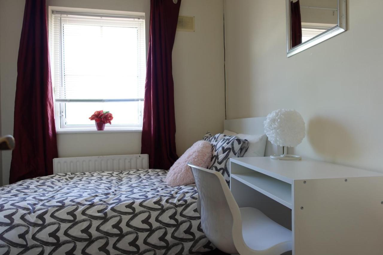 Females Only - Private Bedrooms In Dublin Lucan Exterior photo